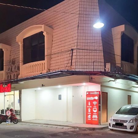 Reddoorz At Mayjen Sungkono Surabaya Exterior foto