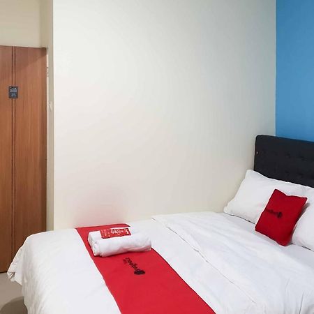 Reddoorz At Mayjen Sungkono Surabaya Exterior foto
