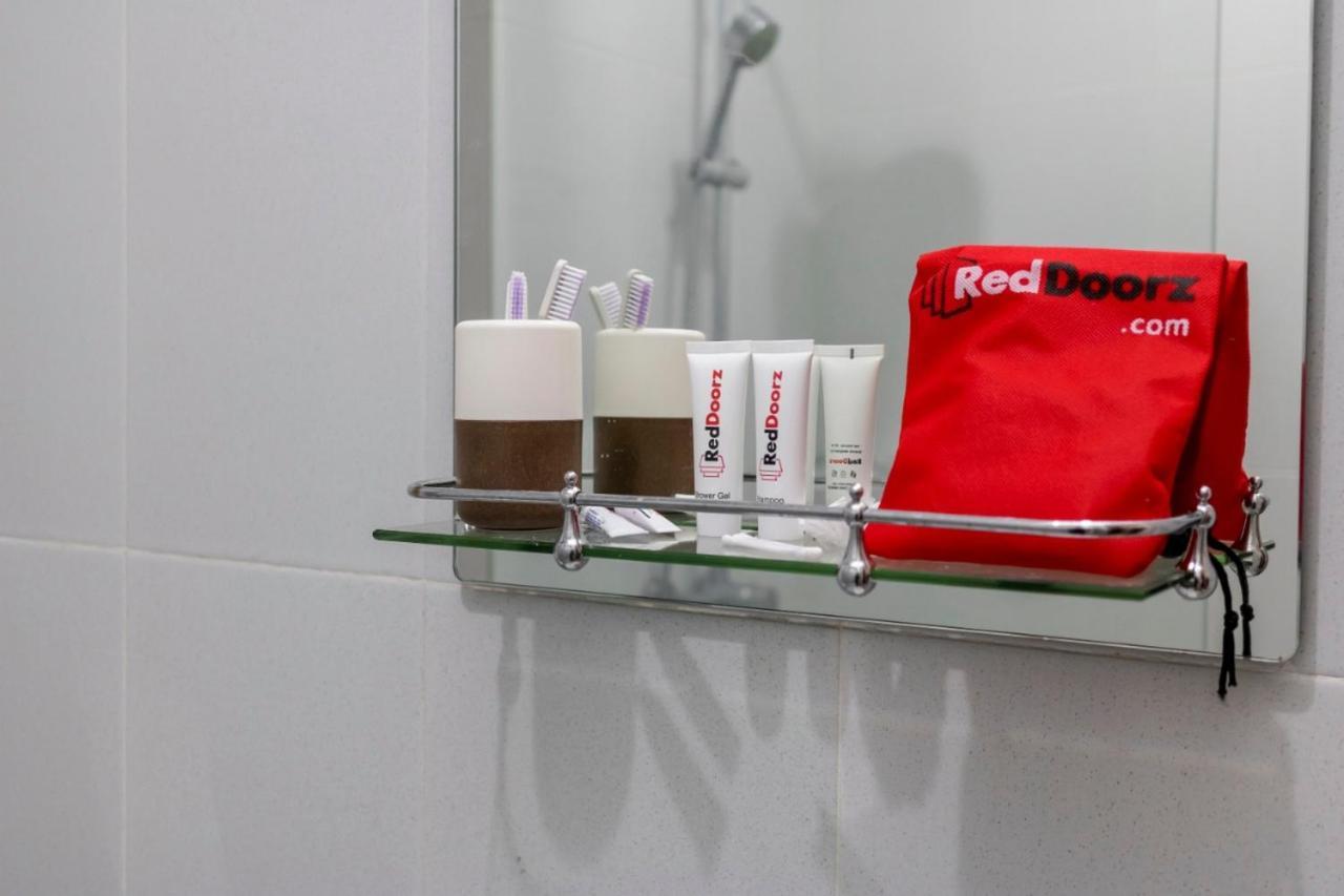 Reddoorz At Mayjen Sungkono Surabaya Exterior foto